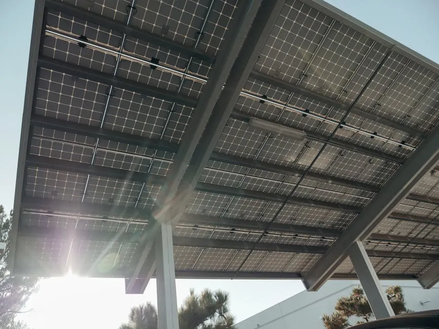 Photovoltaikanlage auf einem Berliner Hausdach mit Sonneneinstrahlung